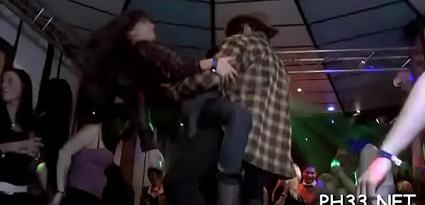 Drunk cheeks engulfing wang in club